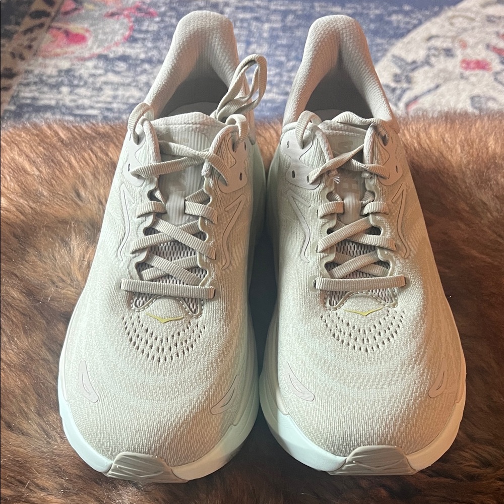 New women’s Hoka Arahi 8!